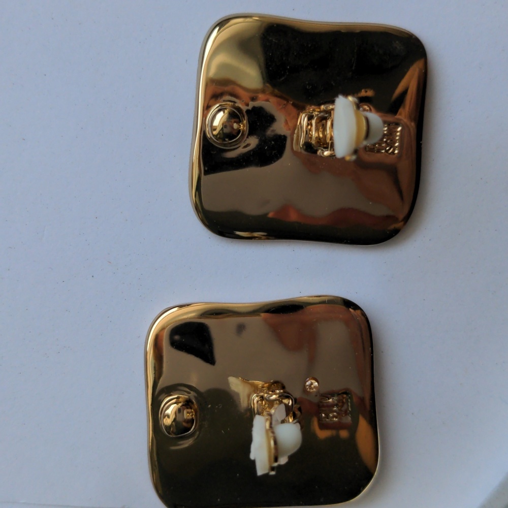Robert Lee Morris Gold clip-on earrings. New 1 1/4" Square. Hallmark - Picture 3 of 6